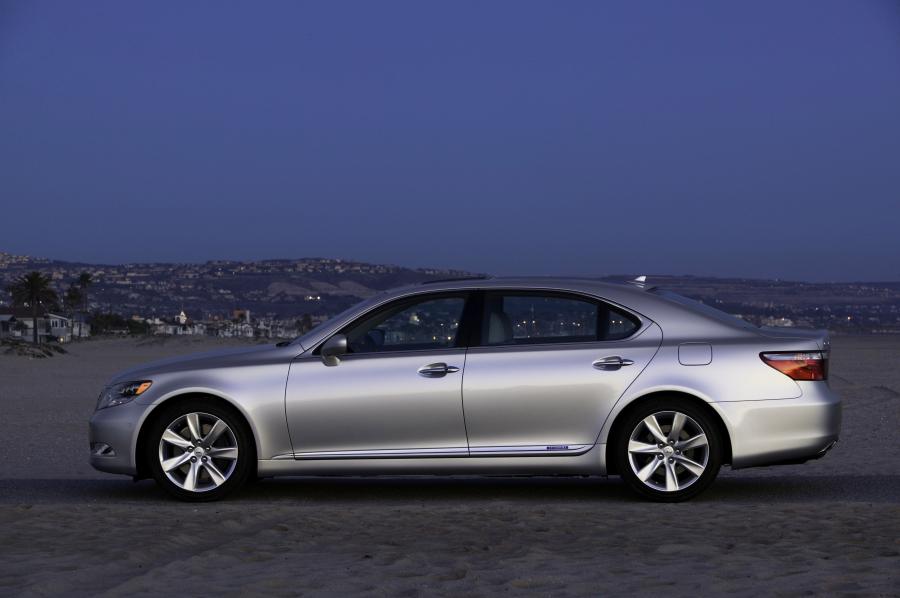  Lexus LS600h L 2008 года  (фото 30 из 34)